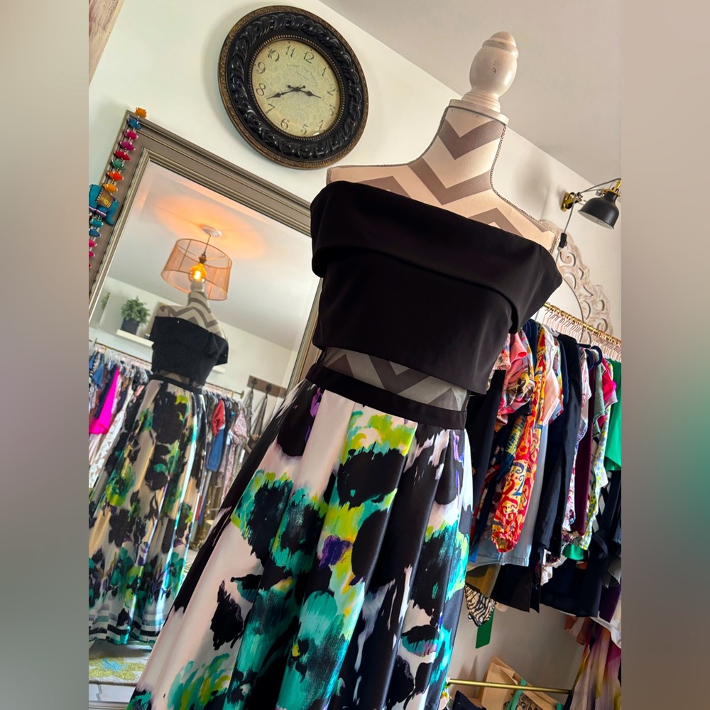 Betsy & Adam off shoulder Evening Dress🤩